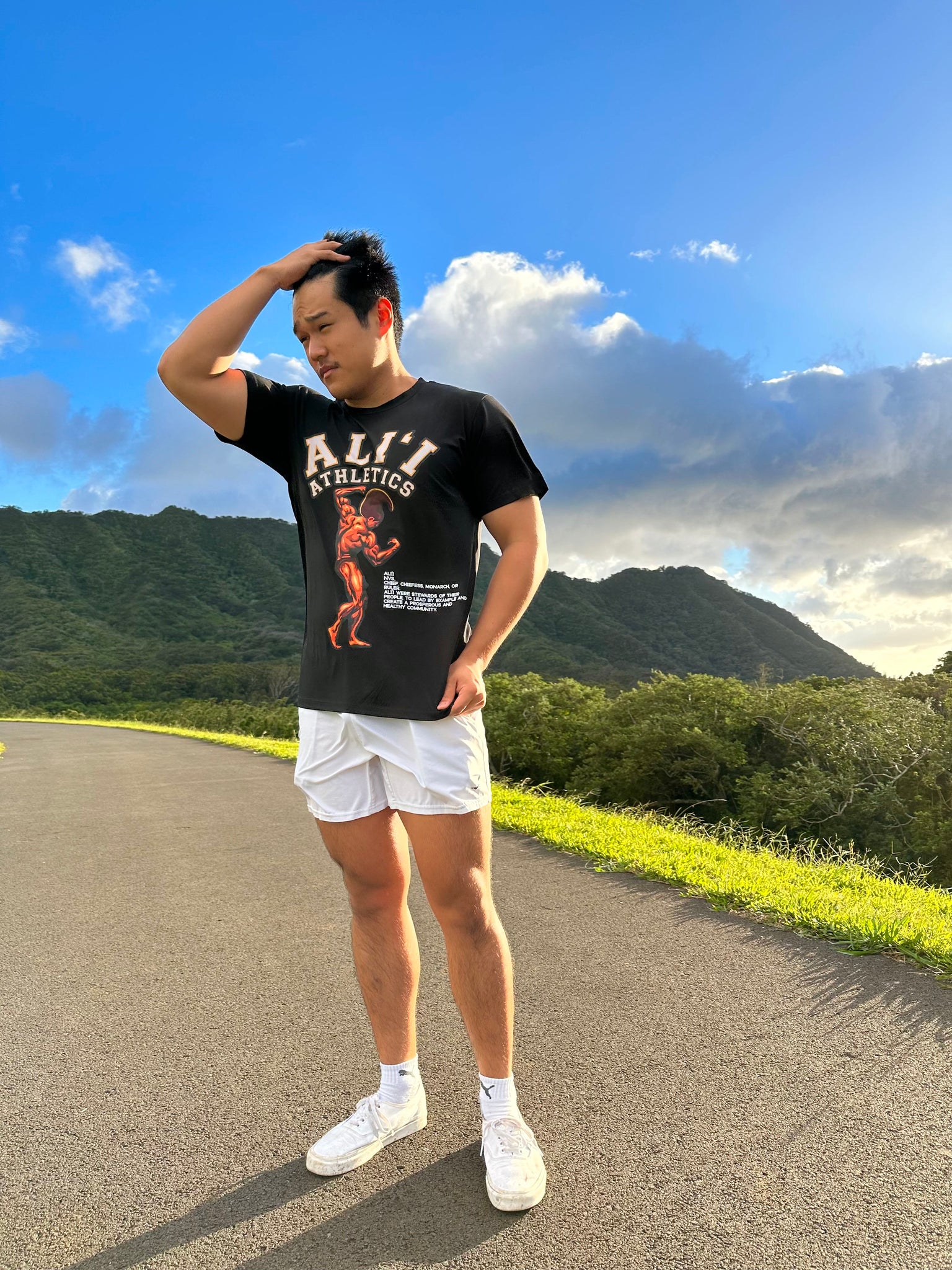 ALIʻI NUI Graphic Tee